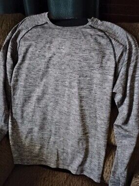 Under Armour Long Sleeve Performance Top - Large